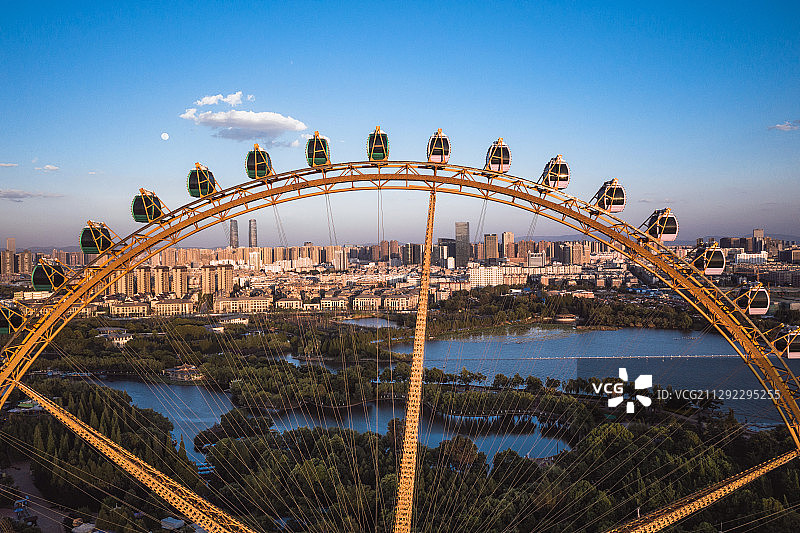 昆明的大观楼摩天轮图片素材