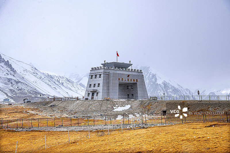 塔什库尔干塔吉克自治县红其拉甫口岸国门图片素材