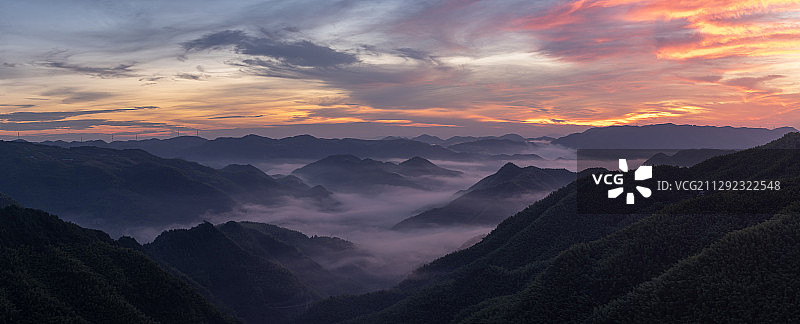 宁波余姚四明山日出云海，完美的风景图片素材