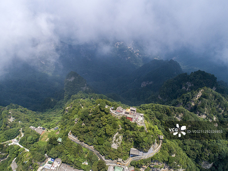 航拍世界文化遗产武当山天柱峰金顶古建筑宫阙庙宇图片素材
