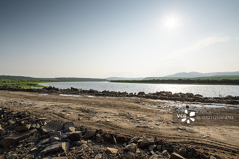 湿地的泥泞路图片素材