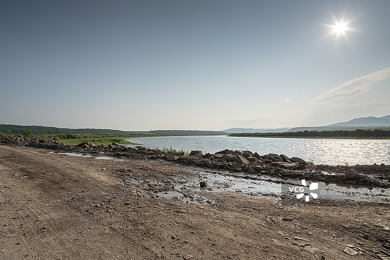 湿地的泥泞路图片素材