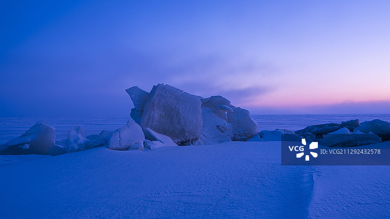 黎明 （冬日的库伦天鹅湖畔，一片静谧）图片素材