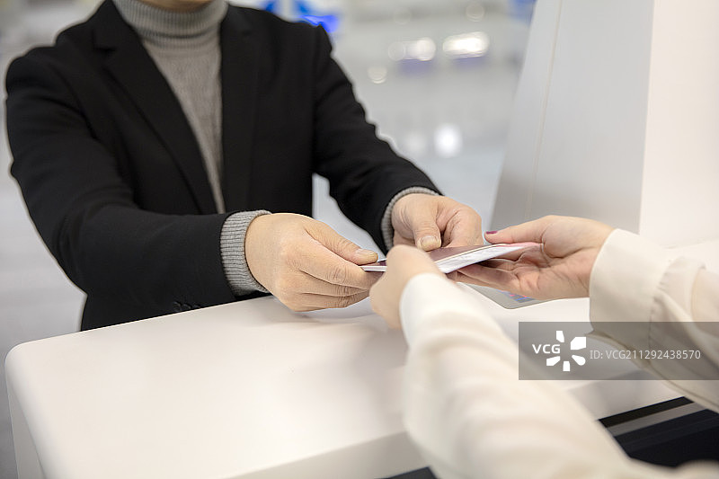 办理值机手续图片素材