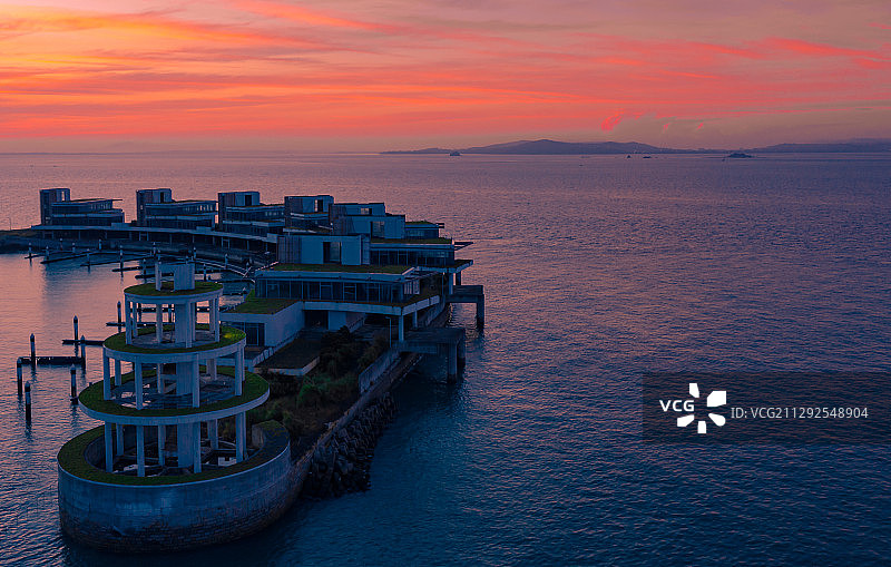 城在海中，海在城中。图片素材