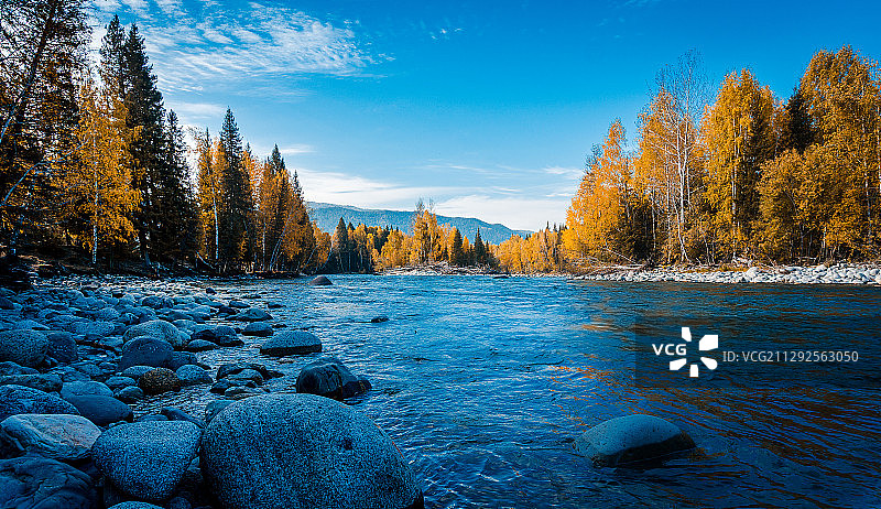禾木河秋色图片素材