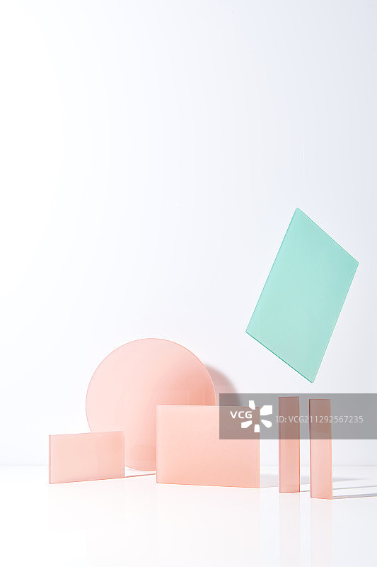 圆形、矩形和三角形与有机玻璃亚克力板的形状照片图片素材