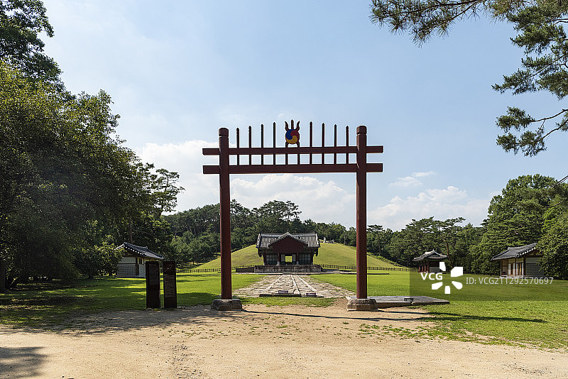 朝鲜王朝的皇家陵墓和传统建筑历史遗址图片素材