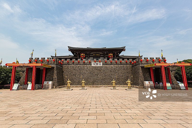 江苏省无锡市中央电视台影视基地三国城大门图片素材