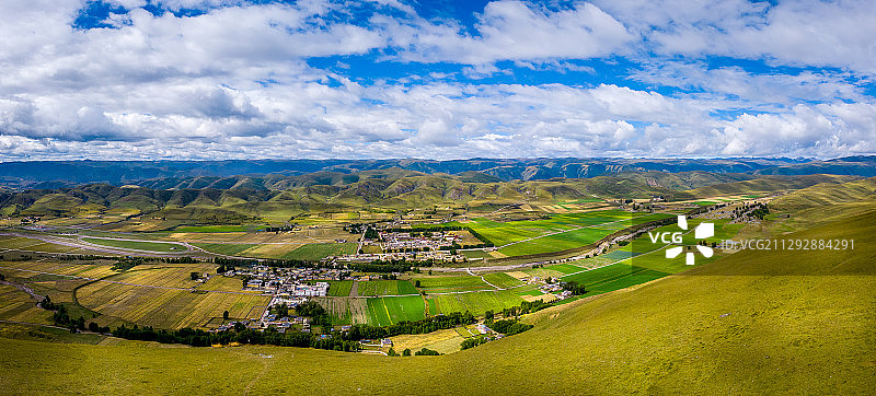 中国四川道孚县八美镇协德乡草原风光图片素材