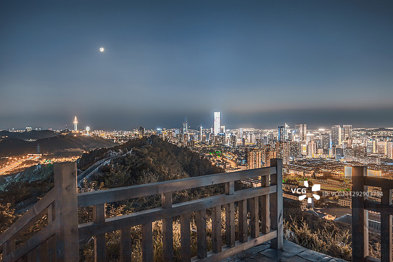 中国辽宁大连炮台山观夜大连图片素材