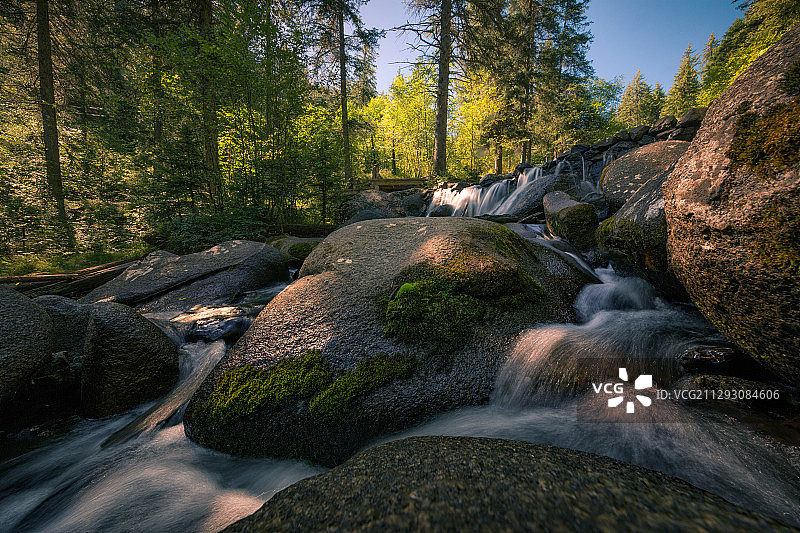 静谧溪流图片素材