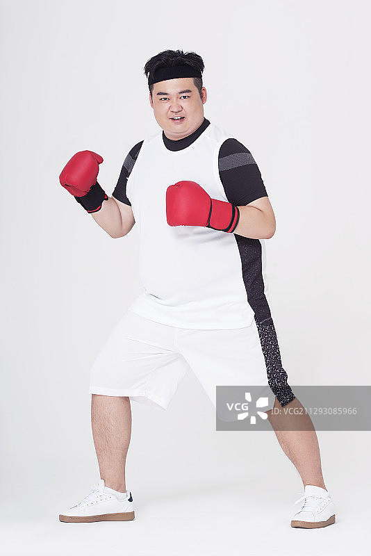 胖子练习拳击图片素材