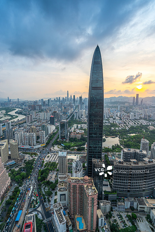 深圳京基100城市天际线图片素材