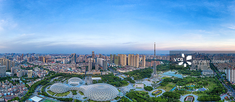 航拍视角下的佛山电视塔-岭南明珠体育馆城市天际线全景图片素材