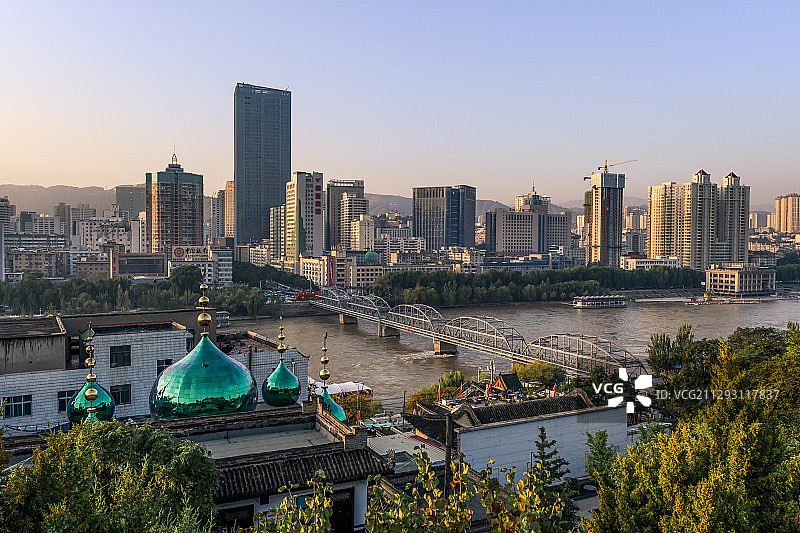 黄河铁桥与清真寺+兰州图片素材