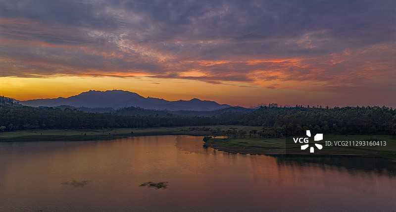 惠州雅居乐白鹭湖别墅群湖光山色晚霞映画摄影图片素材