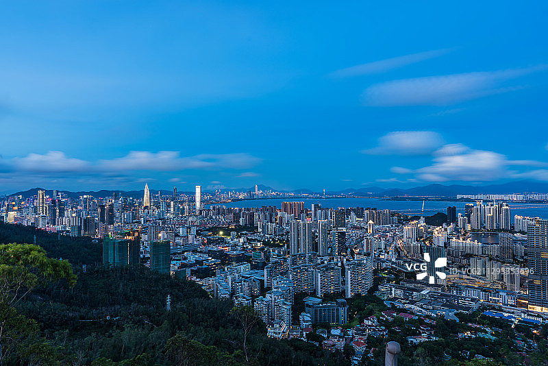 中国广东深圳南山区城市天际线图片素材