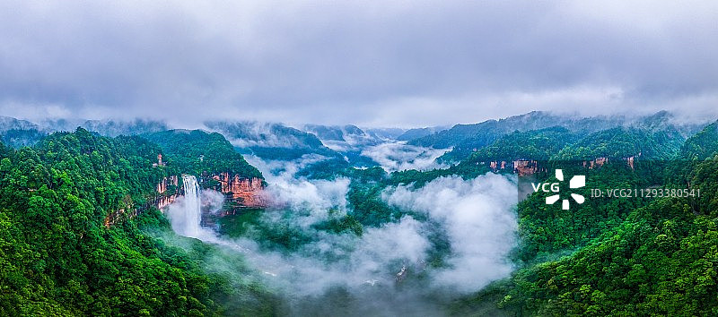 四面山，位于重庆市江津区，国家5A级景区，图为景区望乡台瀑布图片素材