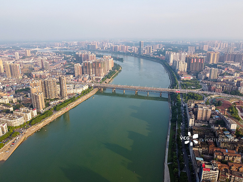 航拍视角，湖南衡阳城市风光，湘江风光图片素材