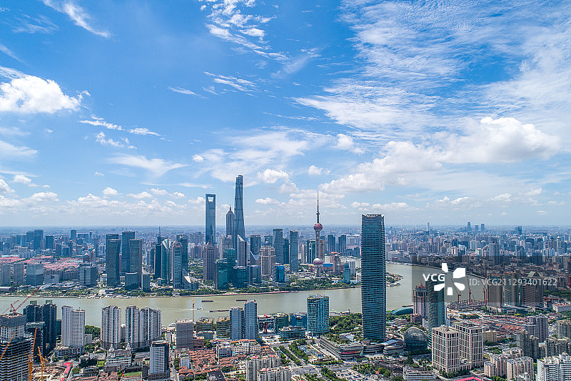 蓝天白云下的上海杨浦外滩黄浦江陆家嘴三件套高角度航拍图片素材