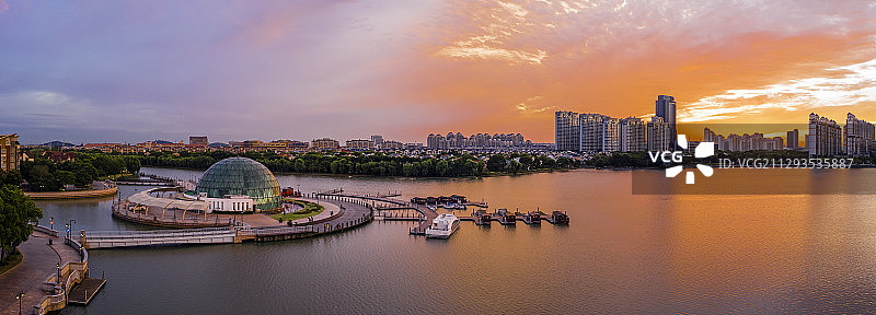 泰晤士小镇华庭湖朝霞  Sunrise in Thames图片素材