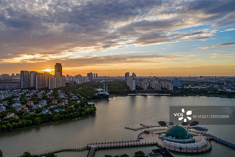 泰晤士小镇华庭湖朝霞  Sunrise in Thames图片素材
