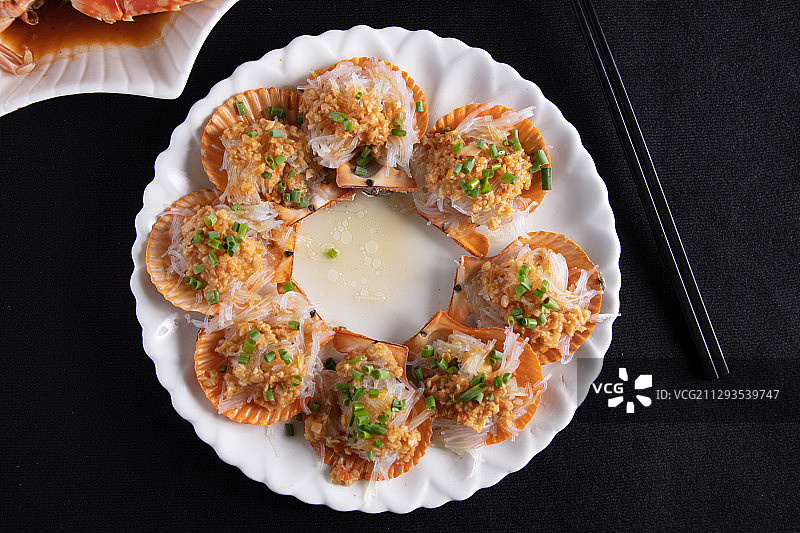 蒜蓉粉丝蒸扇贝图片素材