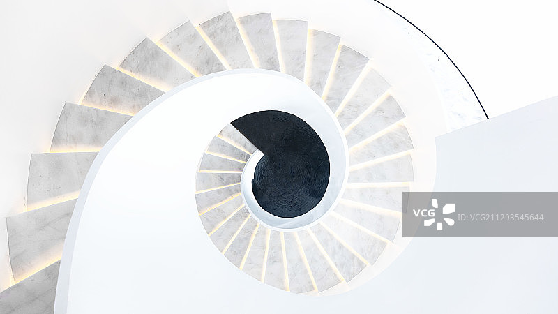 白色旋转楼梯图片素材