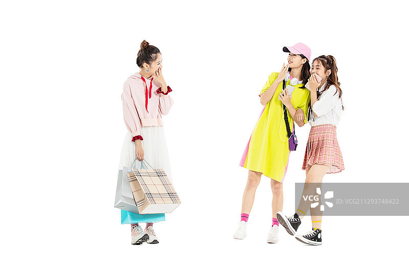 一起去购物的三个念亲女学生图片素材