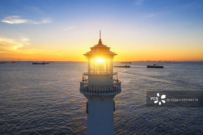 吴淞灯塔日出航拍图片素材