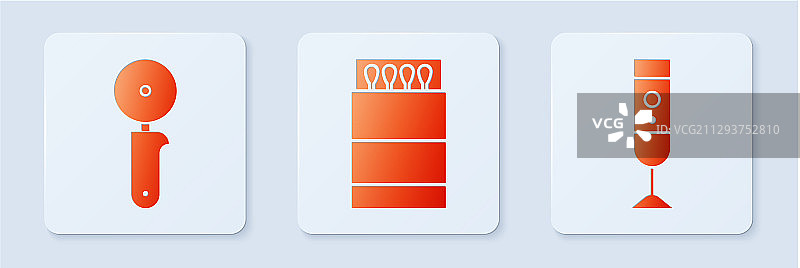 打开的火柴盒、火柴和披萨刀图片素材