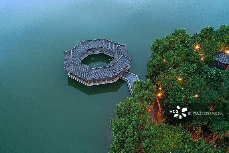 俯瞰荷廊+陕西省西安市雁塔区曲江池遗址公园图片素材