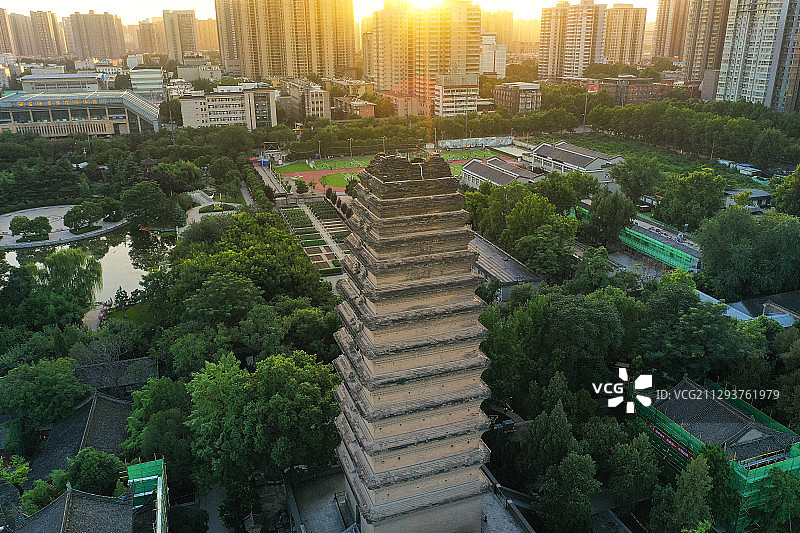 夕晖下的小雁塔+陕西省西安市碑林区小雁塔图片素材