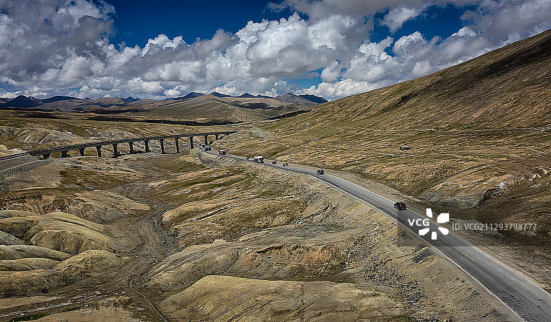 昆仑山口109国道图片素材