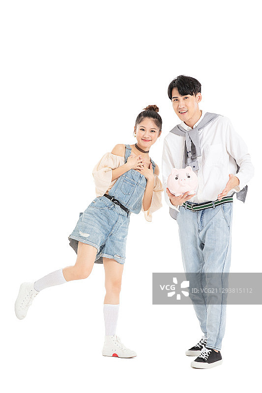 手拿存钱罐的青年情侣图片素材
