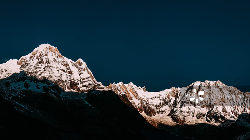 尼泊尔安娜普尔纳山图片素材