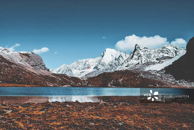 亚丁的神山圣湖图片素材