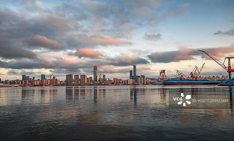 中国辽宁大连钻石湾看大连图片素材