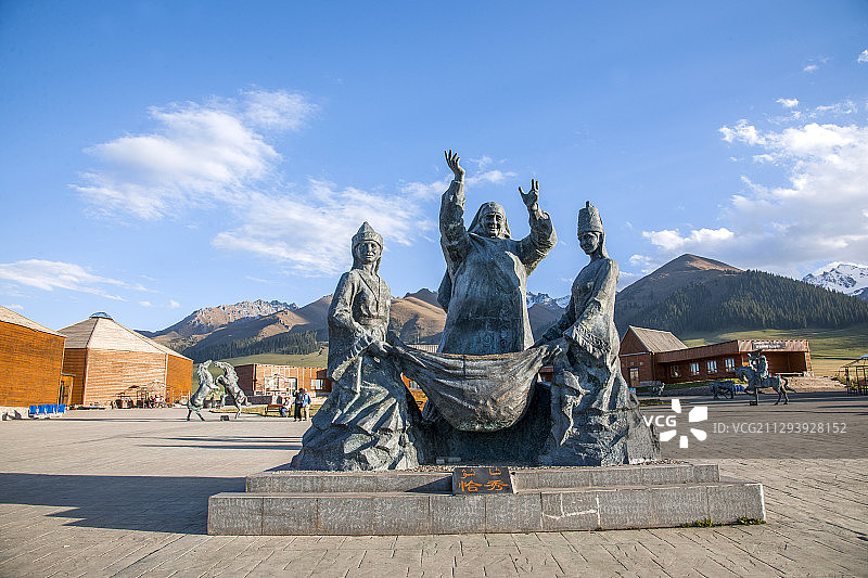 新疆伊犁新源县那拉提草原亚高山草甸游客接待站图片素材