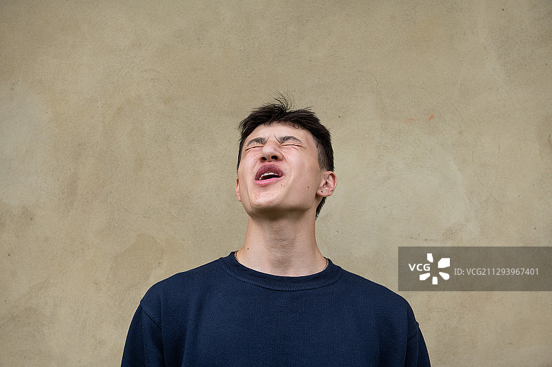 户外青少年男孩肖像图片素材