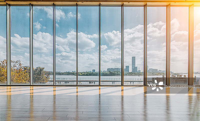 落地玻璃窗图片素材