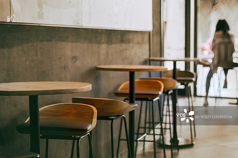 星巴克咖啡馆里的那个她的身影图片素材