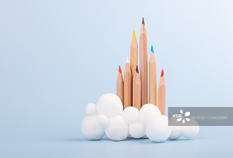 云朵铅笔建筑蓝色图片素材