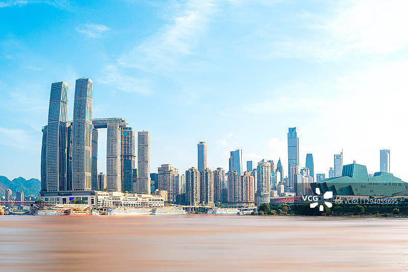 重庆朝天门来福士广场与江北嘴CBD城市全景图片素材