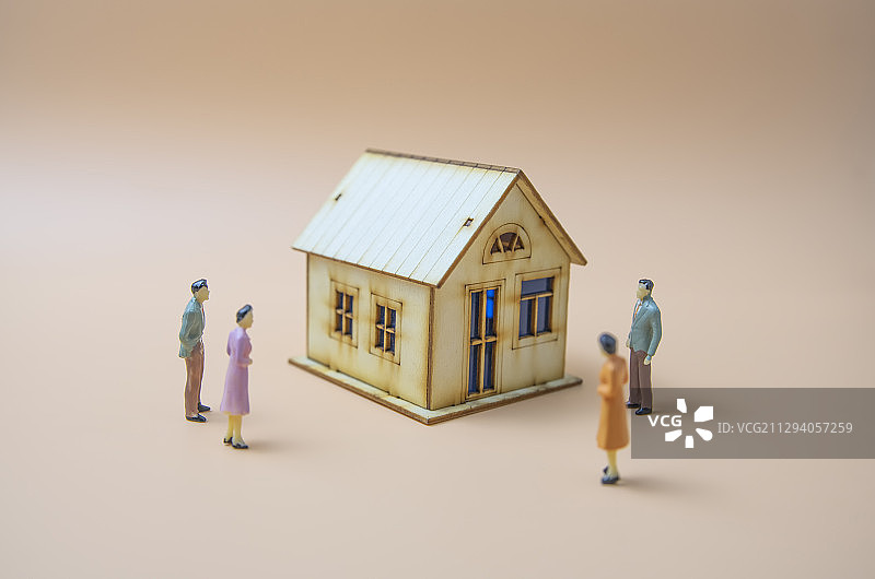 房子和商务人士图片素材