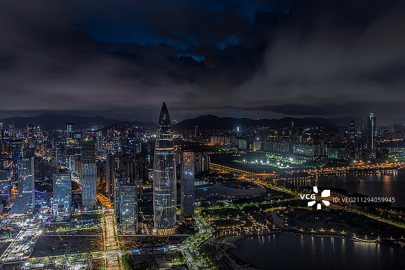 深圳湾日出前航拍多云翻滚图片素材