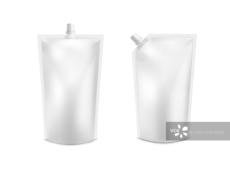 逼真3D白色空白自立袋模型套装图片素材