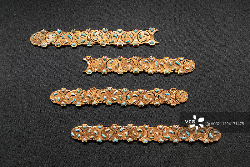 珍贵的阿富汗历史文物-纯金镶绿松石腰带图片素材