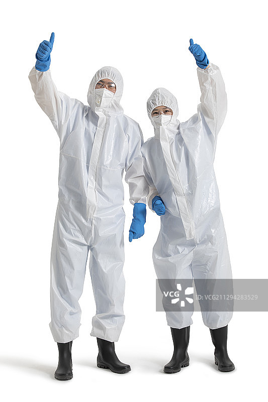 年轻医生身穿专业防护服图片素材